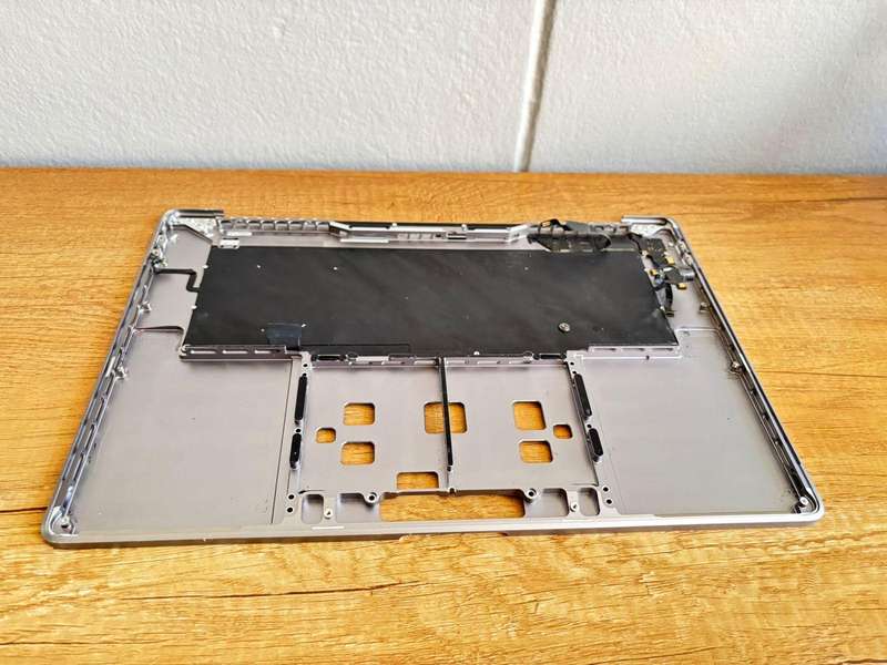 MacBook Pro 16" (2019) Upper Case Assembly  A2141 Model (Grade B) Includes: Keyboard