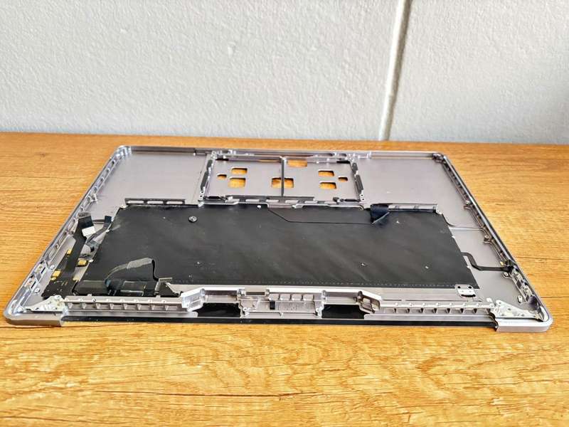 MacBook Pro 16" (2019) Upper Case Assembly  A2141 Model (Grade B) Includes: Keyboard