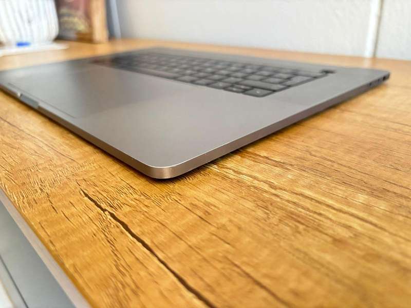 MacBook Pro 15" Retina (20162017) Upper Case Assembly (A1707) Dark Grey US / Arabic