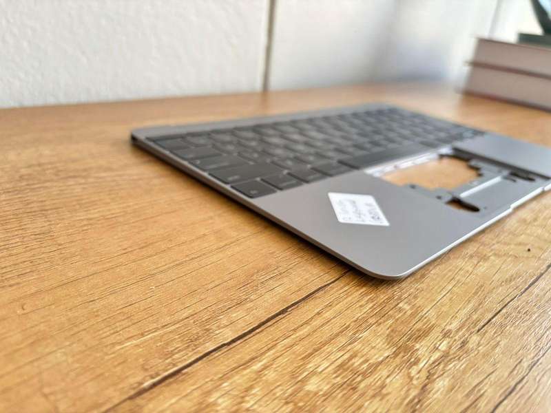 MacBook 12" Retina (Early 2015-2017) Upper Case with Keyboard Model: A1534 Condition: Used  Grade A