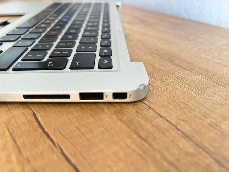 MacBook Air 13" (Mid 2011) Upper Case with Keyboard  Grade C (Used)