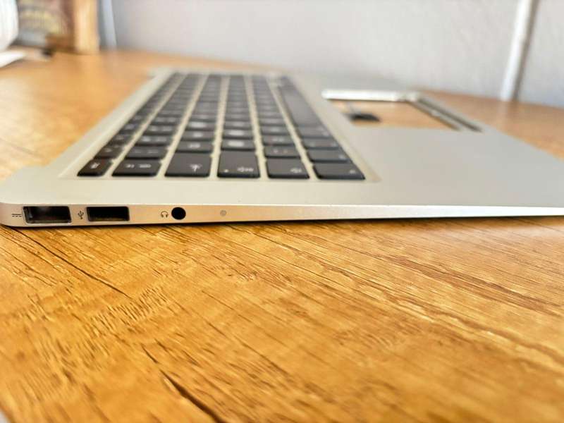 MacBook Air 13" (Mid 2011) Upper Case with Keyboard  Grade C (Used)