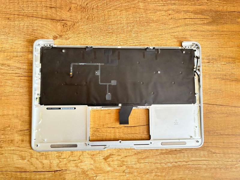 MacBook Air 11" (Mid 20102011) Upper Case with Keyboard  Grade B (Used)