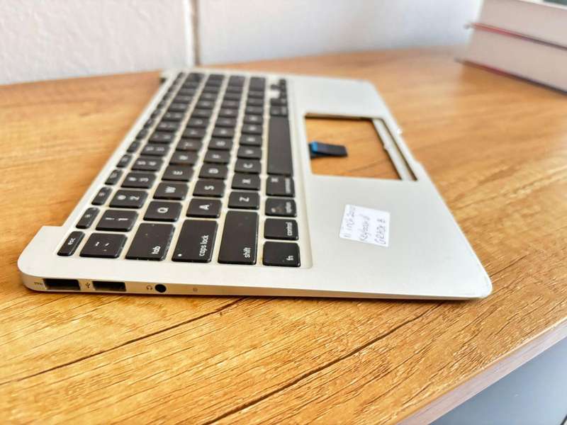 MacBook Air 11" (Mid 20102011) Upper Case with Keyboard  Grade B (Used)