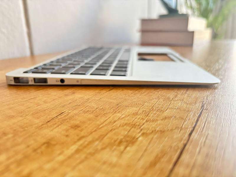 MacBook Air 11" (Mid 20102011) Upper Case with Keyboard  Grade A (Used)