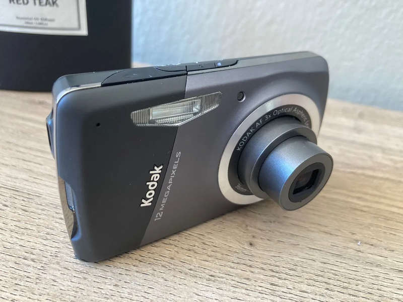 Kodak Easyshare M530 12 MP Digital Camera with 3x Wide Angle Optical Zoom and 2.7-Inch LCD