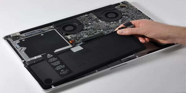 Apple MacBook Pro/Air  Battery Replacement Service