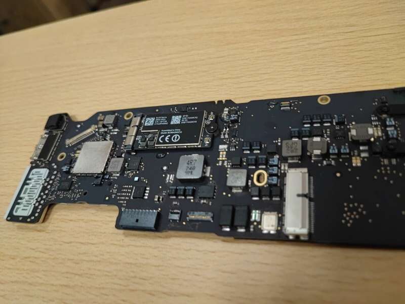 Apple MacBook Air 13" (2017) 1.8 GHz Logic Board - Core i5, 8GB RAM - iCloud Free