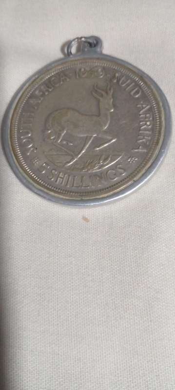 1949 UNION OF SA  SILVER CROWN MADE INTO A PENDANT TOTAL WEIGHT 30.5 GRAMS..