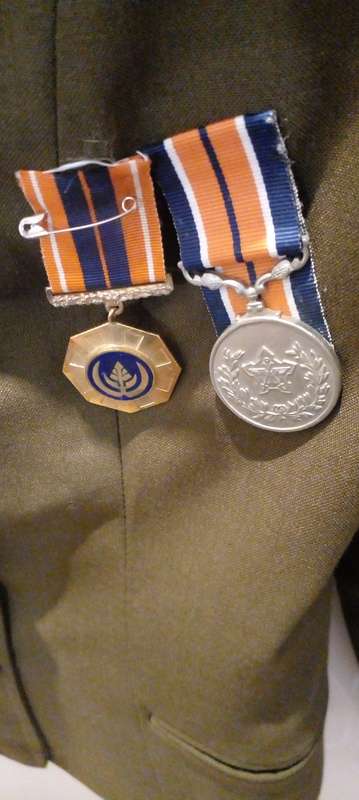SADF LADIES' TUNIC SERVICE DRESS.  DATED 1982.SMALL IN SIZE.(LADY CAPTAIN)..