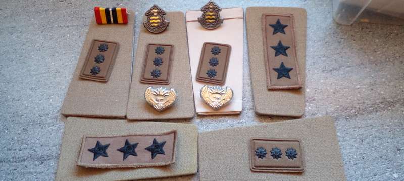SADF badges, rank insignia.