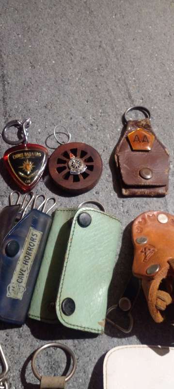9X CLASSIC KEYHOLDERS . CHRIS BARNARD FUND, AA, VOORTREKKERS ETC. DESC.