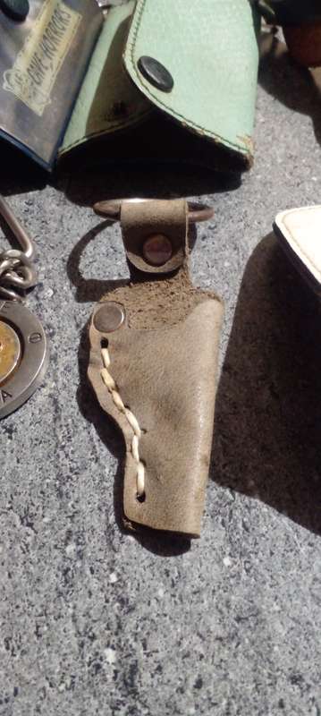 9X CLASSIC KEYHOLDERS . CHRIS BARNARD FUND, AA, VOORTREKKERS ETC. DESC.