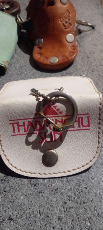 9X CLASSIC KEYHOLDERS . CHRIS BARNARD FUND, AA, VOORTREKKERS ETC. DESC.