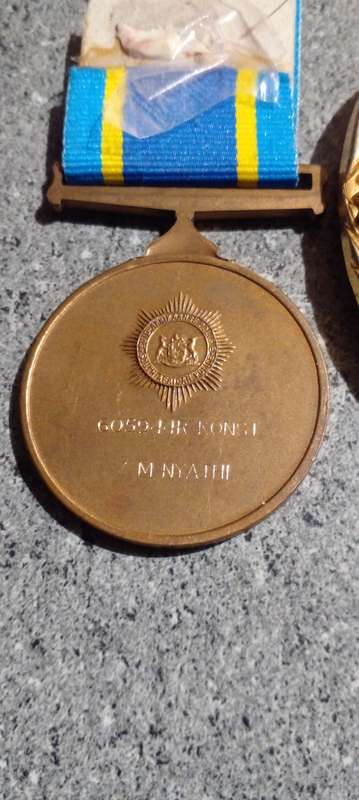 MILITARY MEDAL AND  BADGE.
