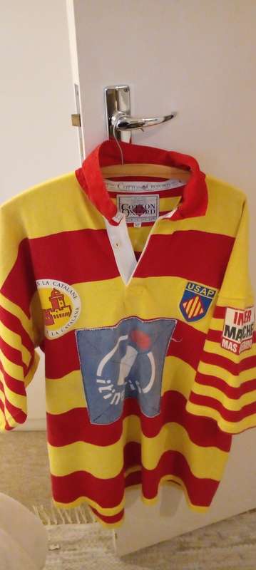 VERY RARE PERPIGNAN RUGBY UNION SHIRT. XXL. SHORT SLEEVED. MINT CONDITION. SEE DESC