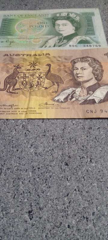 EARLY ENGLAND 1 POUND --AND AUSTRALIAN ONE POUND BANKNOTES. DESC.