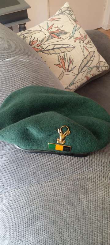 1SADF 1SAI BALKIE/BADGE BERET, ORDINANCE METAL FLASH + A XL BOSBAADJIE. SEE DESC.