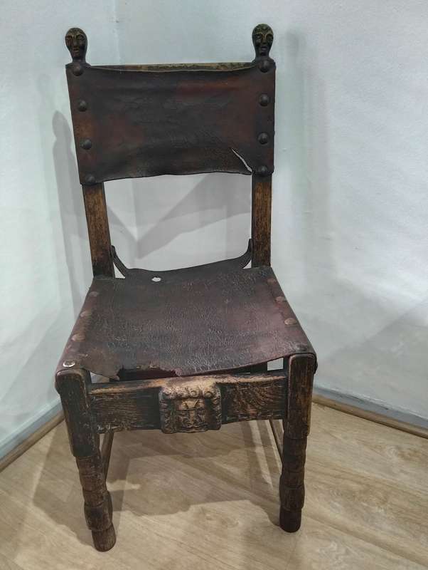 Antique hall chair