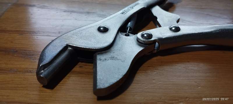 Whirlpower Locking Pinch-Off Pliers