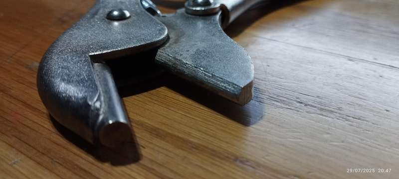 Whirlpower Locking Pinch-Off Pliers