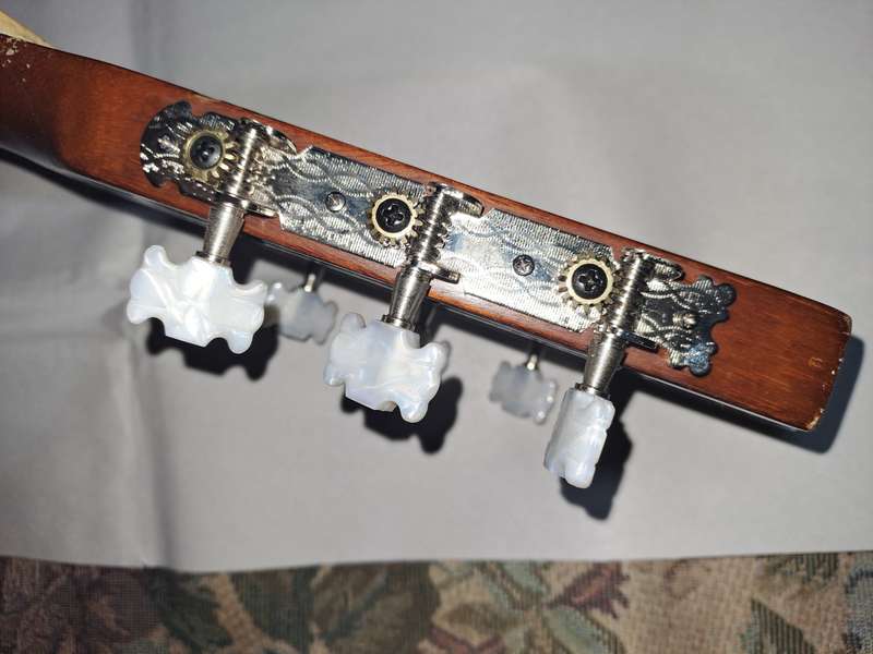 HONDO H307A VINTAGE CLASSICAL SIX STRING GUITAR