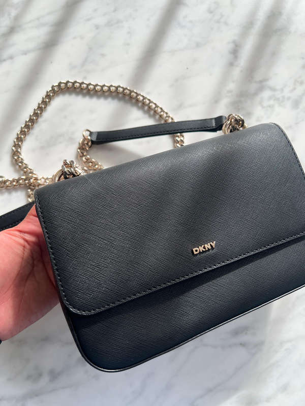 DKNY CROSSBODY (BRAND NEW)