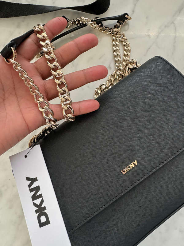 DKNY CROSSBODY (BRAND NEW)