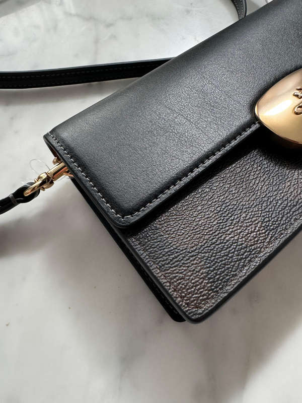 COACH CROSSBODY (BRAND NEW)