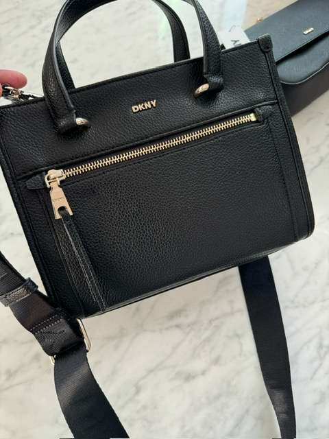 DKNY TOTE (BRAND NEW)