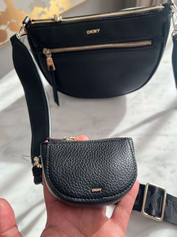 DKNY CROSSBODY (BRAND NEW)