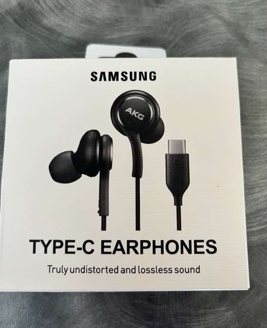 SAMSUNG AKG TYPE C EARPHONES NEW IN BOX.