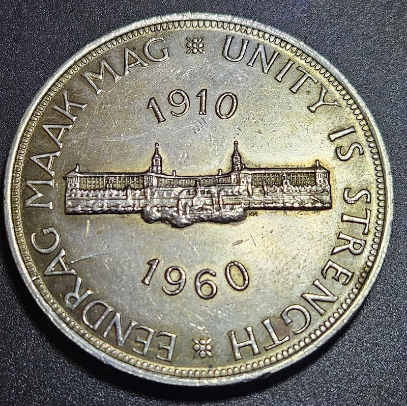 Uncirculated 1960 - 5 Shilling - Cracked Die.