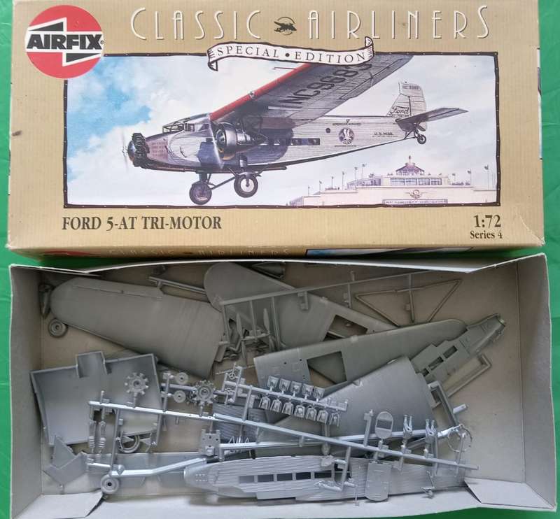 Airfix, Classic Airliners Ford 5-AT Tri-Motor Special Edition | No. 04009 | 1:72 Scale