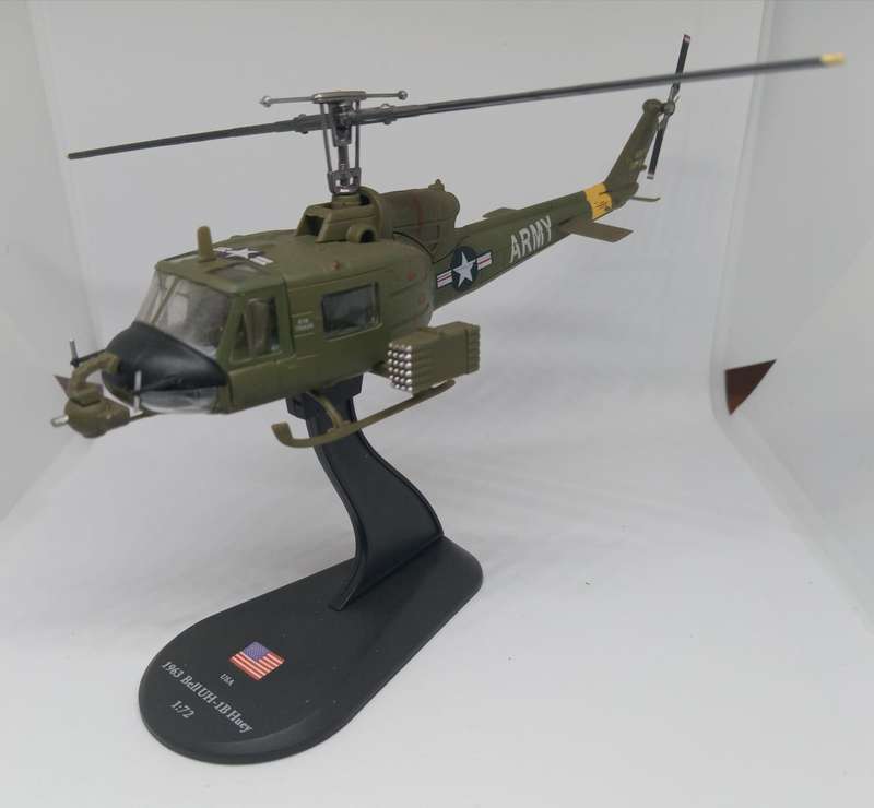 AmerCom Model, 1963 Bell UH-1B Huey USA Model 1:72, NO BOX,