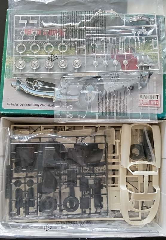 MINICRAFT 1955 Mercedes Benz 300SL Gullwing Coupe KIT McM 11227 1/16 Scale