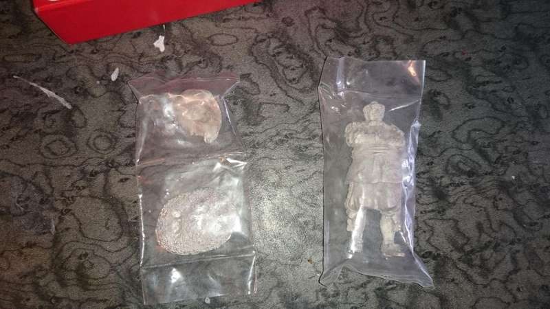 MITRECAP MINIATURE SOLDIER. OFFICER OF HORSE THIRTY YEARS WAR PERIOD. NUMBER DM2