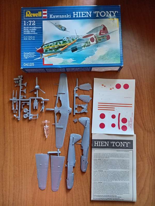 Revell,  Kawasaki Hien 'Tony' No. 04125 - 1:72 Scale (1994)