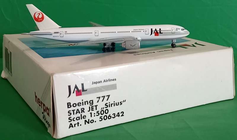 Herpa Wings, JAL Japan Airlines B 777-246 Star Jet "Sirius" 1:500