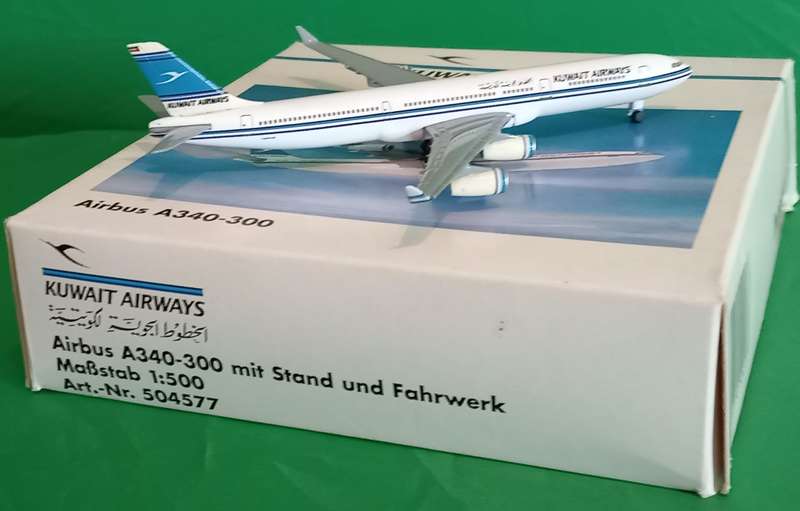 Herpa Wings, A340-300 Kuwait Airways with Stand - 504577 - 1:500