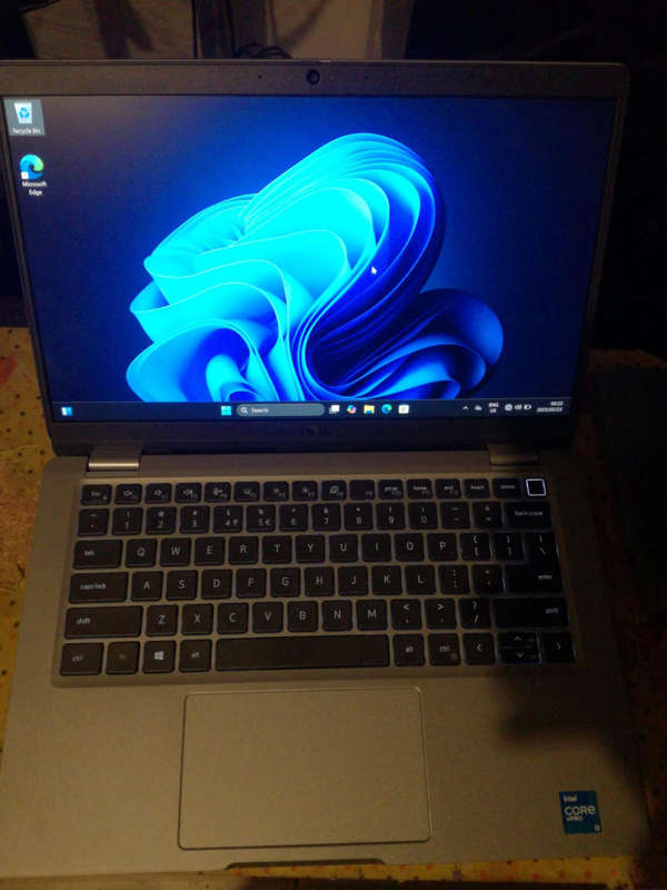 Dell latitude 5320 i5 11th gen, 8GB Ram,256gb ssd. Great battery