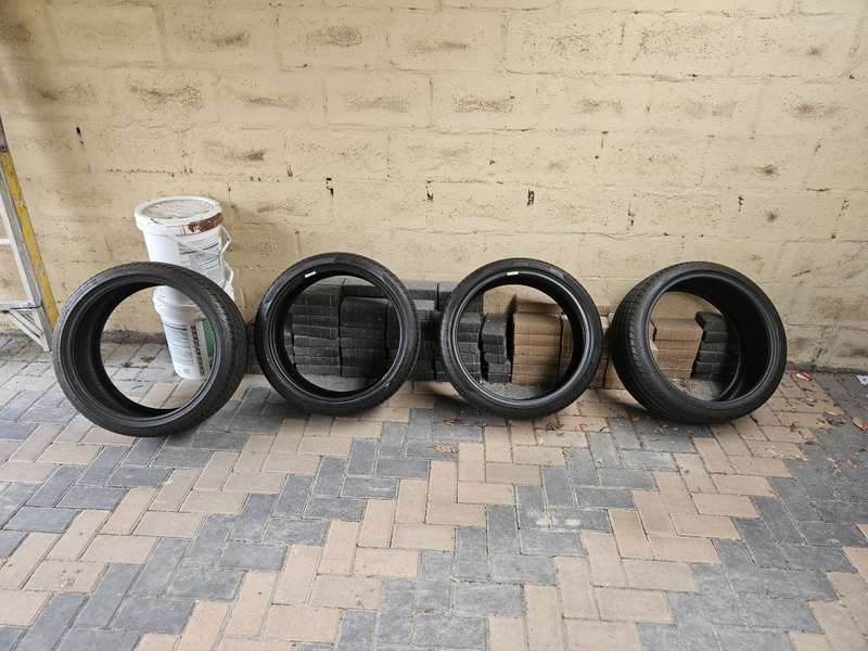 Pirelli p zero tyres 225/35/R19 X4