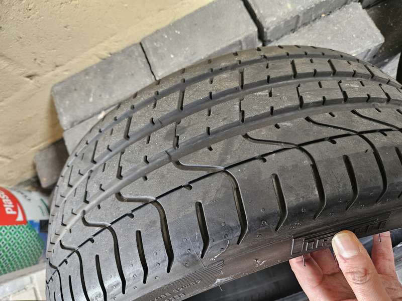 Pirelli p zero tyres 225/35/R19 X4