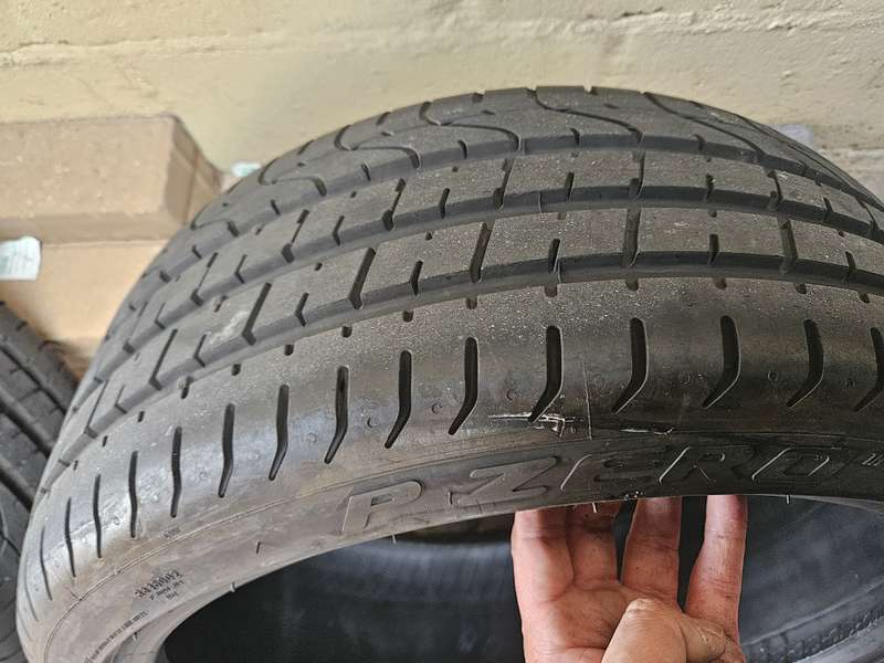Pirelli p zero tyres 225/35/R19 X4
