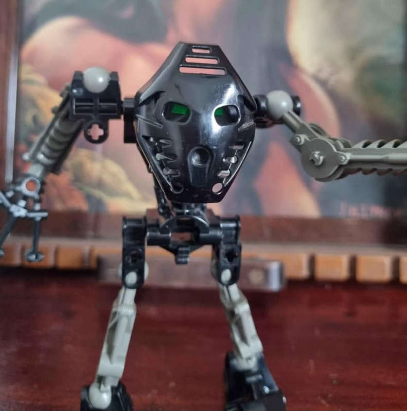 Vintage Lego Technic "Onua" Bionicle black