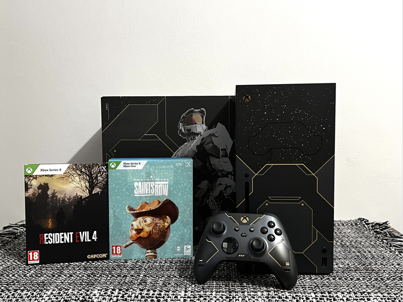 Xbox Series X 1TB Console Halo Infinite Limited Edition - With Extras