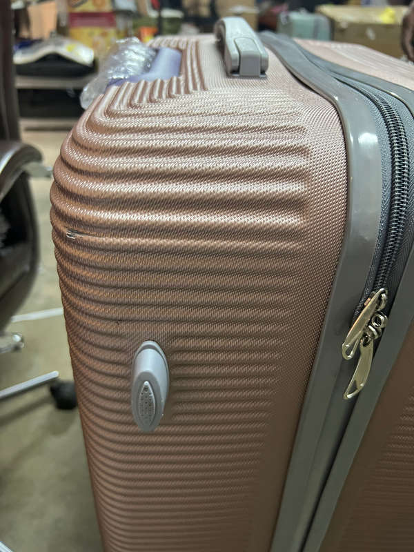 3 Piece Hard Outer Shell Luggage Set (Rose Gold) - See Description