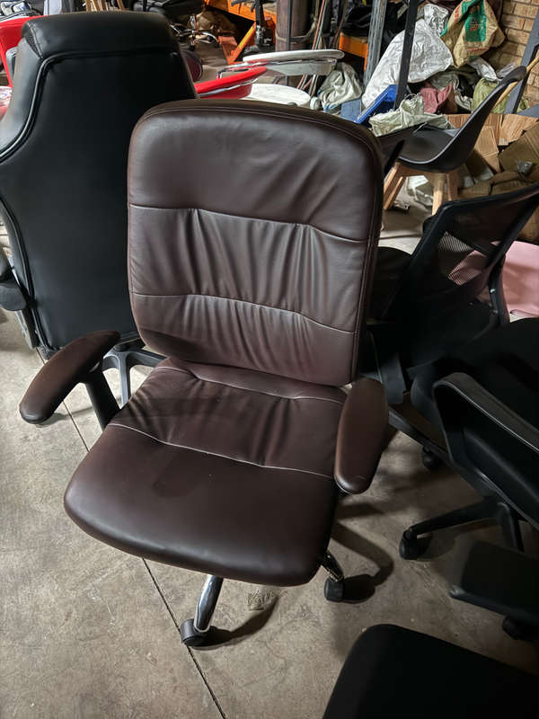 Eay Eay Thing Adjustable Reclining Office Chair with Arm rests - Brown