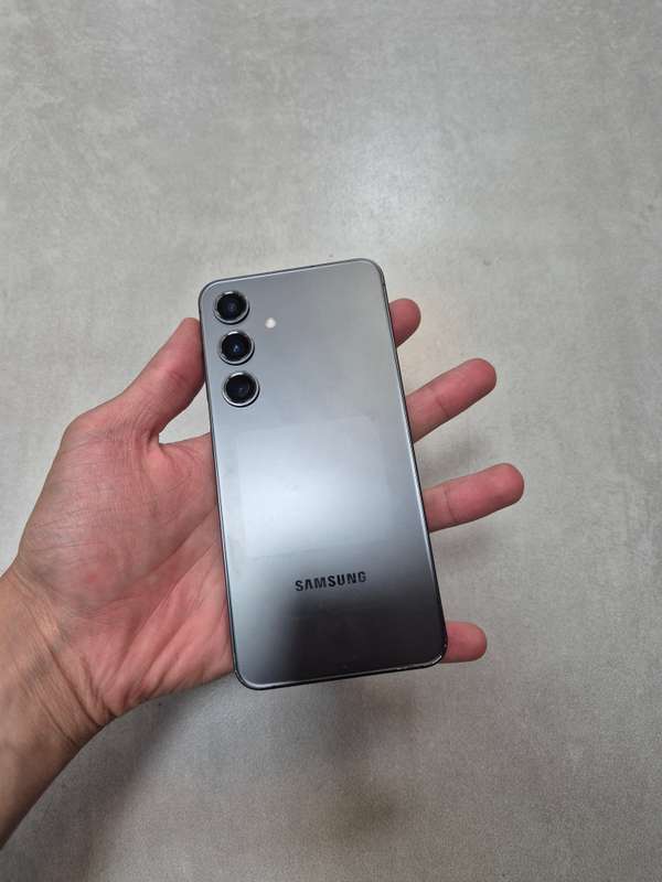 Samsung S24 256gb Dual sim 8gb ram