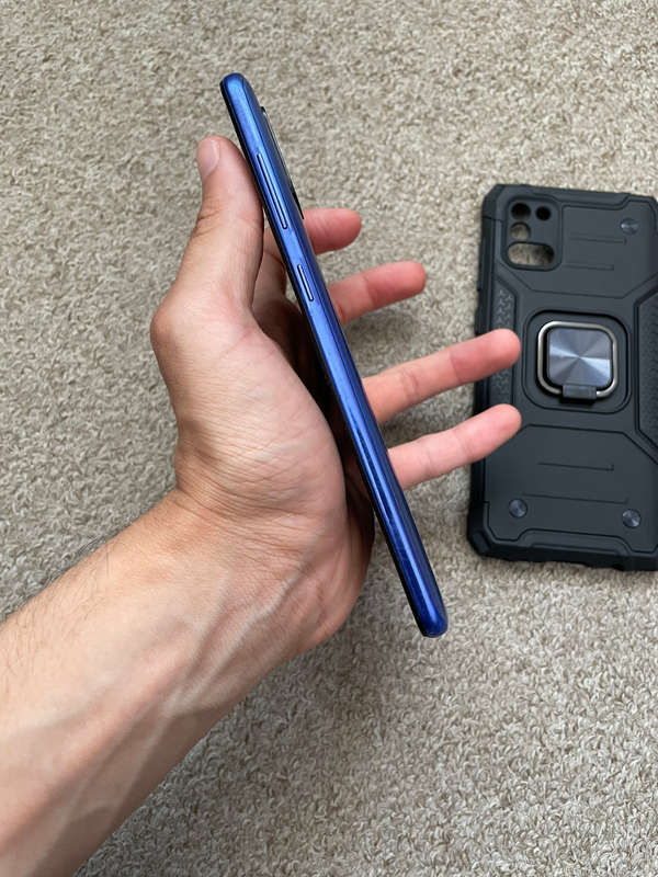 Samsung A31 128gb 4gb ram Dual Sim with cover cracked screen